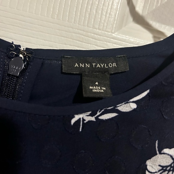 NWOT Ann Taylor Women’s Floral Sleeveless Dress - Navy and White Sz. 4 - Picture 6 of 9